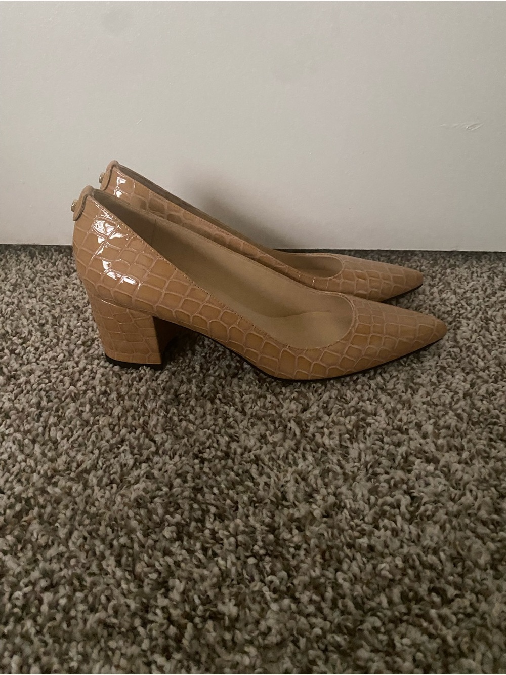 NEW Stuart Weitzman Tan Croc-Embossed Pointed Toe Block Heels, Size 9